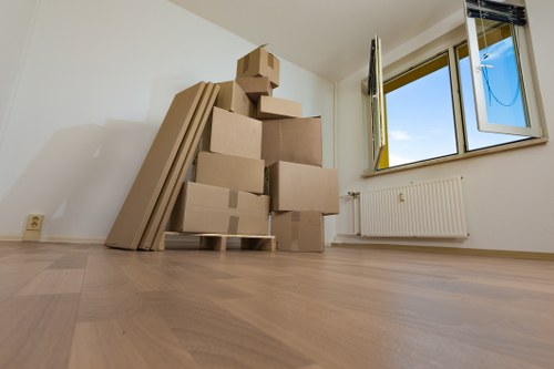 Preparing wooden furniture for safe storage in Hatchend
