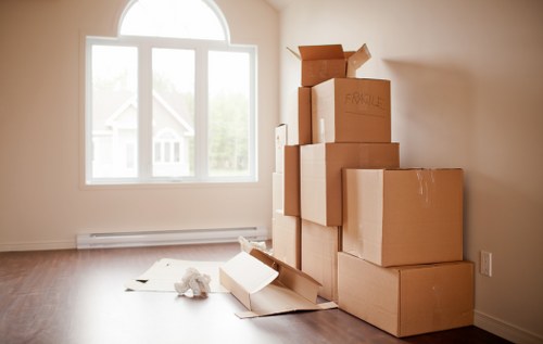 Secure storage unit for household and business items in Hatchend