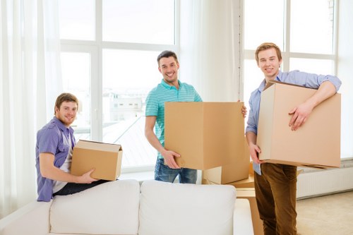House move support with mobile self storage in Hatchend