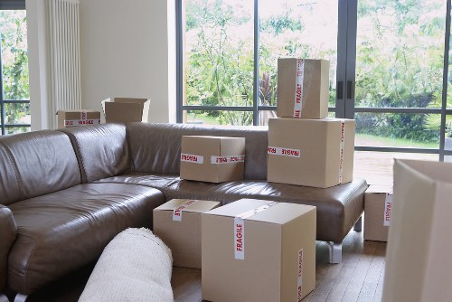 Family house move with organized removals in Hatchend